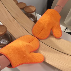 Варежка для чистки мебели от шерсти, пыли, волос Catchmop, оранжевый